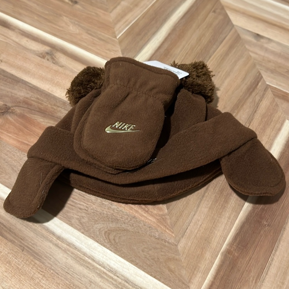 Nike Hat /Mitten Set
